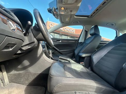 Used 2015 Volkswagen Passat 3.6 SEL Premium image 10