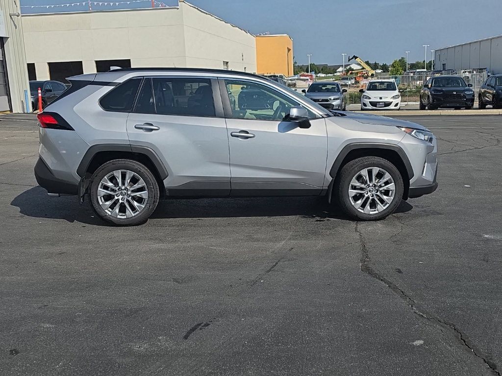 Used 2019 Toyota RAV4 XLE Premium w/ Advanced Technology Package AWD/4WD image 10