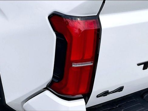 Used 2024 Toyota Tacoma SR5 AWD/4WD image 30
