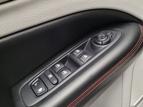Used 2018 Jeep Compass Limited w/ Navigation Group FWD image 27