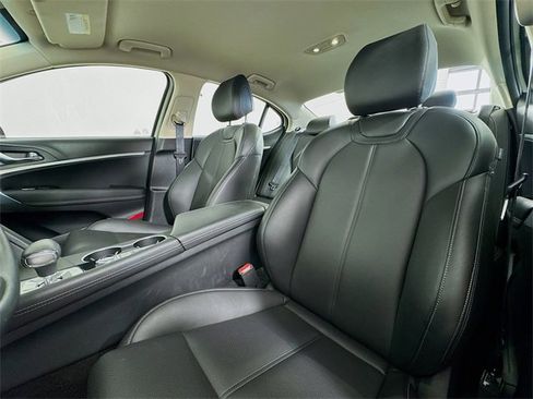 Used 2025 Genesis G70 2.5T image 11