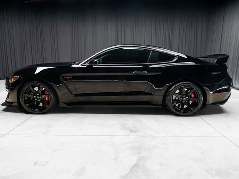 Used 2016 Ford Mustang Shelby GT350R w/ GT350R Equipment Group 920A RWD image 12