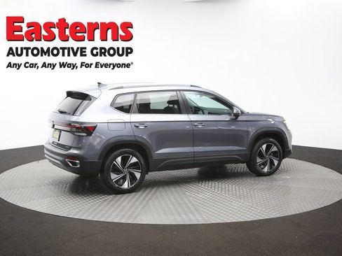 Used 2025 Volkswagen Taos SE AWD/4WD image 41