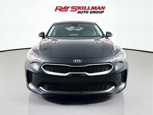 Used 2018 Kia Stinger Premium image 2