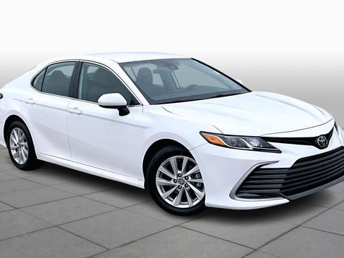 Used 2023 Toyota Camry LE image 3