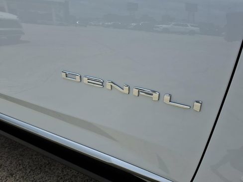 New 2026 GMC Yukon Denali w/ Denali Reserve Package AWD/4WD image 10