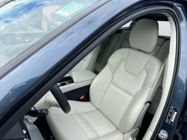 Certified 2024 Volvo XC60 B5 Core w/ Protection Package Premier AWD/4WD image 16