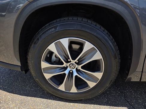 Used 2023 Toyota Highlander XLE FWD image 26
