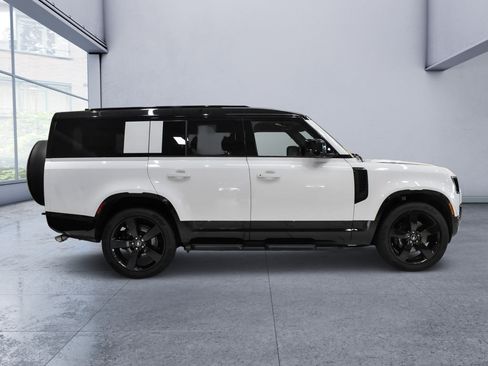 Used 2025 Land Rover Defender 130 V8 AWD/4WD image 7