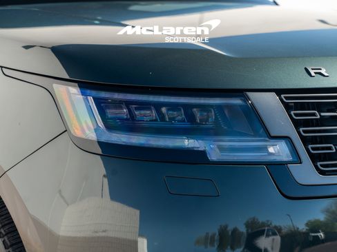 Used 2025 Land Rover Range Rover SE image 11