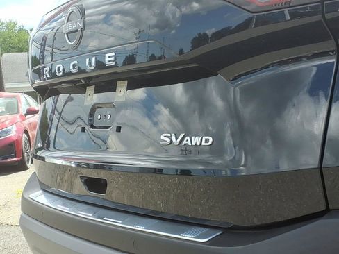 Used 2023 Nissan Rogue SV AWD/4WD image 13