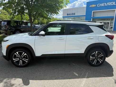 Used 2026 Chevrolet TrailBlazer LT w/ LT Cold Weather Package FWD image 2