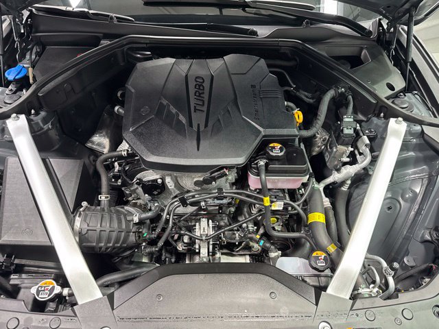 Used 2025 Genesis G70 2.5T RWD image 8