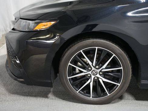 Used 2023 Toyota Camry SE FWD image 5