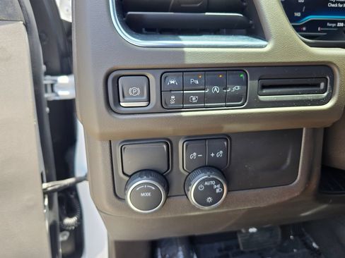 Used 2022 Chevrolet Tahoe LT w/ LT Signature Plus Package RWD image 30