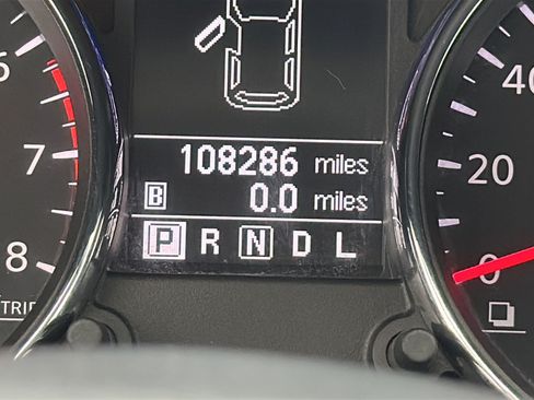 Used 2013 Nissan Rogue SV AWD/4WD image 16