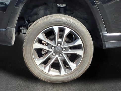 Used 2023 Jeep Grand Cherokee Overland AWD/4WD image 4