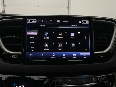 Used 2025 Chrysler Pacifica Select FWD image 23