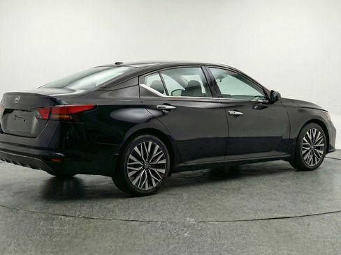 Used 2025 Nissan Altima 2.5 SV image 9