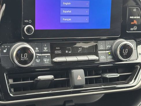 Used 2023 Toyota Highlander XLE FWD image 32