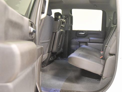 Used 2024 Chevrolet Silverado 2500 Custom w/ Custom Convenience Package image 4