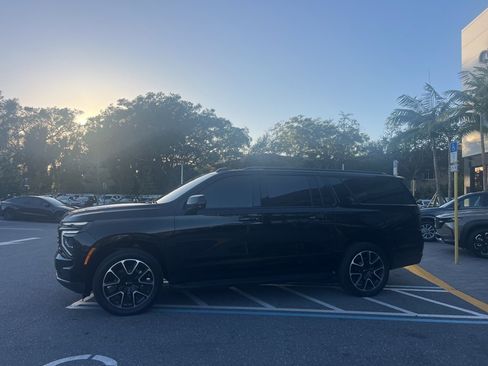 Used 2025 Chevrolet Suburban RST w/ Comfort Package image 11