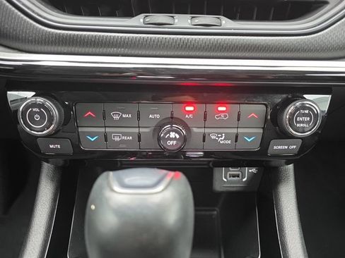 Used 2022 Jeep Compass Trailhawk w/ Trailhawk Elite Group AWD/4WD image 38