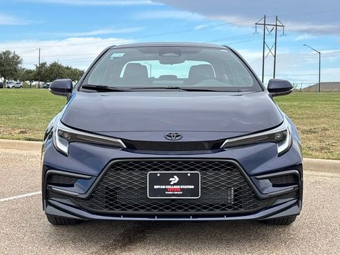 Used 2026 Toyota Corolla SE image 3