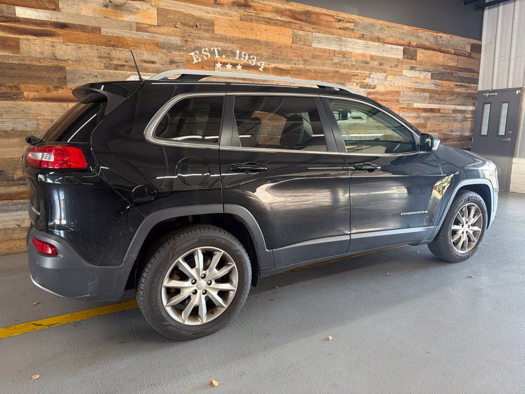 Used 2018 Jeep Cherokee Limited AWD/4WD image 11