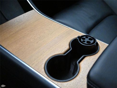 Used 2021 Tesla Model Y Long Range image 4