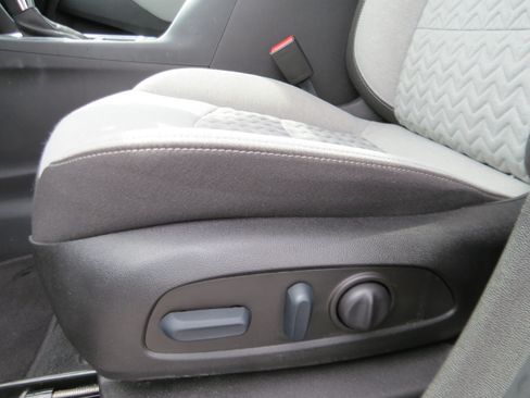 Used 2022 Chevrolet Equinox LT FWD image 17