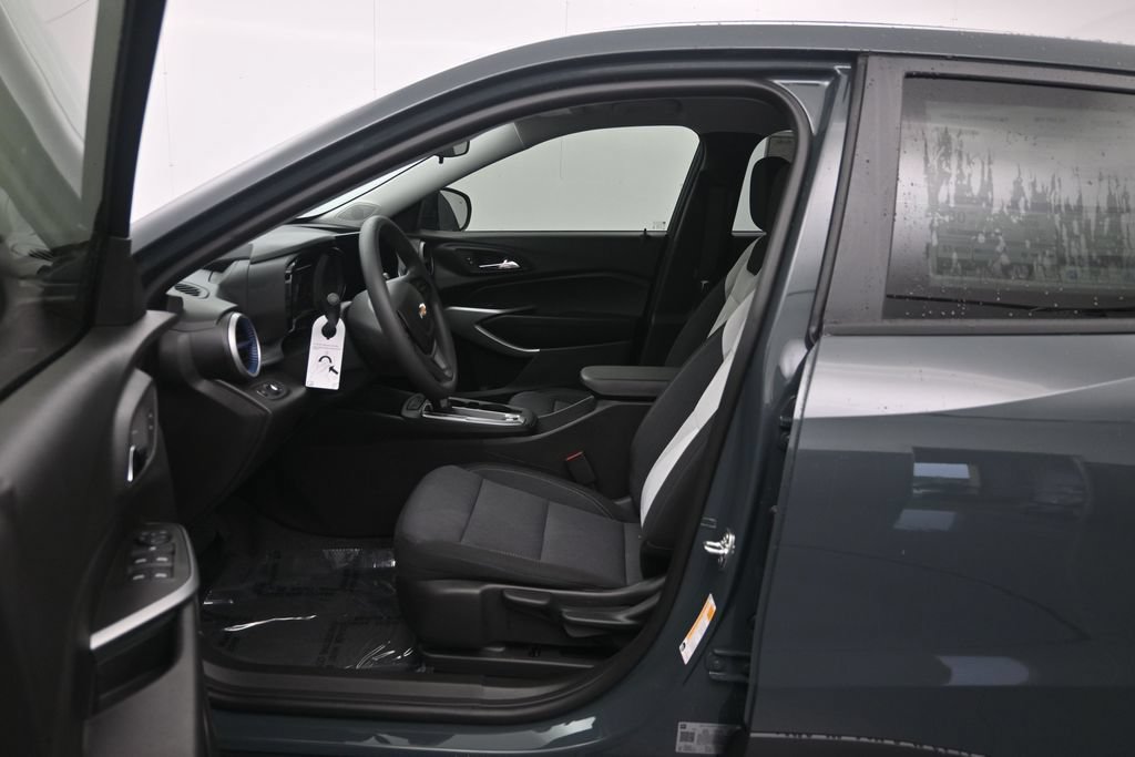 New 2026 Chevrolet Trax LS w/ LS Convenience Package FWD image 19