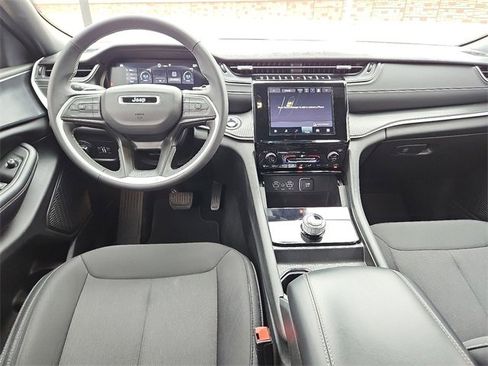 Used 2024 Jeep Grand Cherokee Laredo w/ Trailer Tow Package image 10