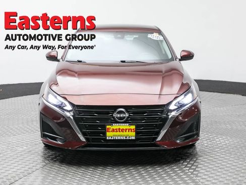 Used 2023 Nissan Altima 2.5 SV image 2