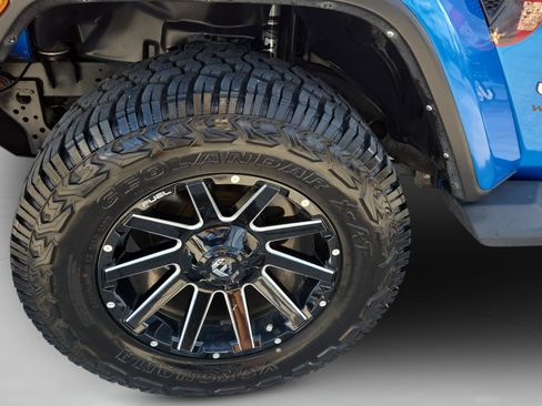 Used 2022 Jeep Wrangler Unlimited Sahara w/ LED Lighting Group AWD/4WD image 36