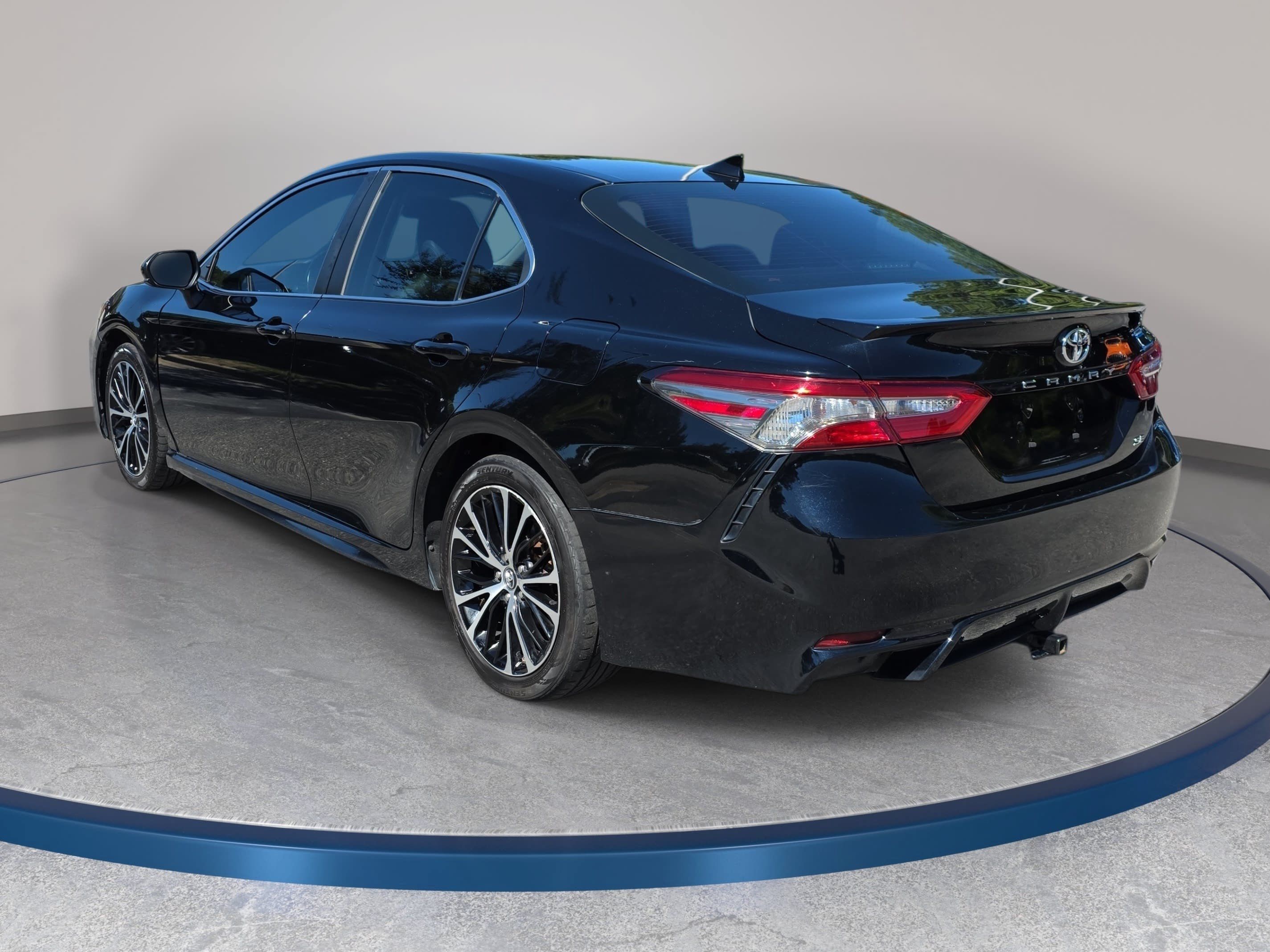 Used 2019 Toyota Camry SE FWD image 7