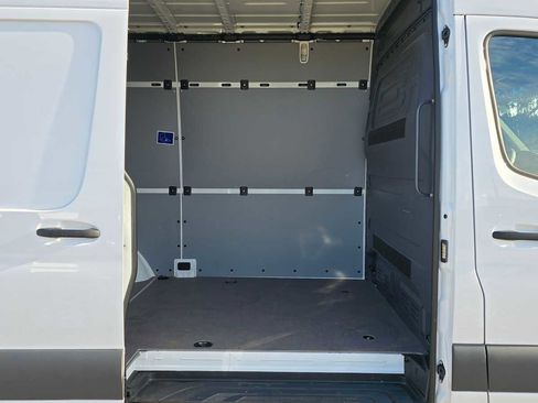 Used 2025 Mercedes-Benz Sprinter 2500 image 15