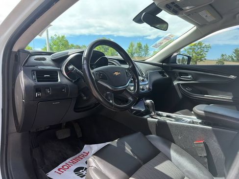 Used 2019 Chevrolet Impala LT FWD image 13