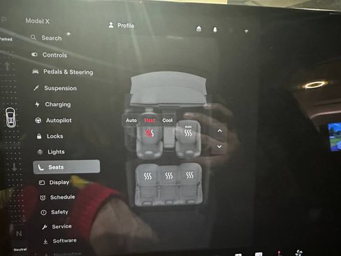 Used 2024 Tesla Model X image 25