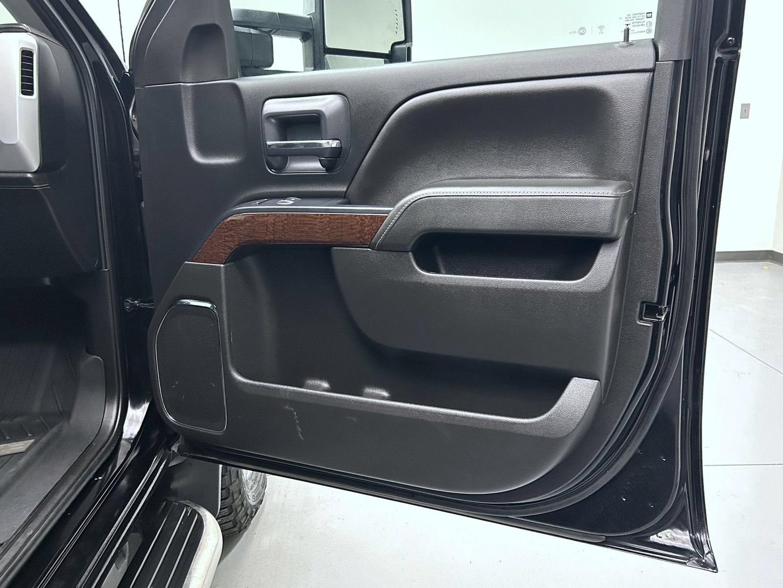 Used 2018 GMC Sierra 2500 SLT AWD/4WD image 16