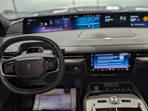 Certified 2025 Lincoln Navigator Reserve w/ Jet Appearance Package AWD/4WD image 5