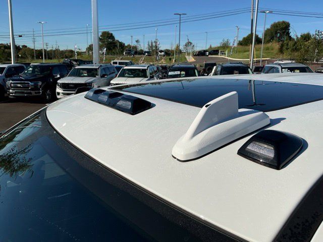 Used 2023 GMC Sierra 2500 AT4 w/ AT4 Premium Plus Package AWD/4WD image 18