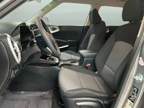 Used 2024 Kia Soul LX w/ Option Group 015 FWD image 9