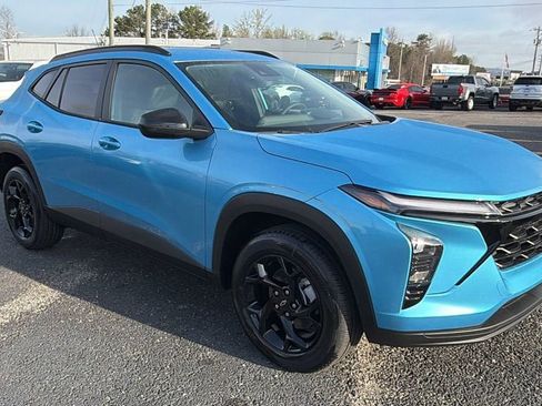 New 2026 Chevrolet Trax LT w/ Midnight Edition image 3