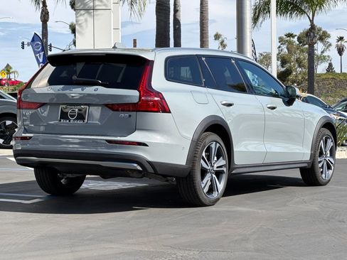 New 2026 Volvo V60 B5 Cross Country Plus w/ Climate Package image 5