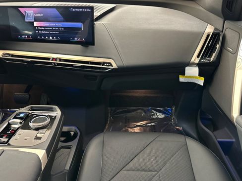 Certified 2025 BMW iX xDrive50 image 17