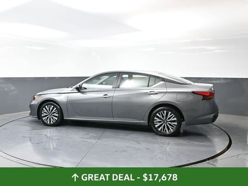 Used 2024 Nissan Altima 2.5 SV image 10
