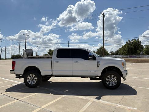 Used 2017 Ford F250 Platinum w/ FX4 Off-Road Package AWD/4WD image 4