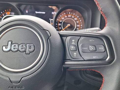 Used 2024 Jeep Wrangler Unlimited Rubicon w/ Convenience Group AWD/4WD image 16