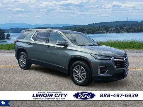 Used 2023 Chevrolet Traverse LT FWD image 1